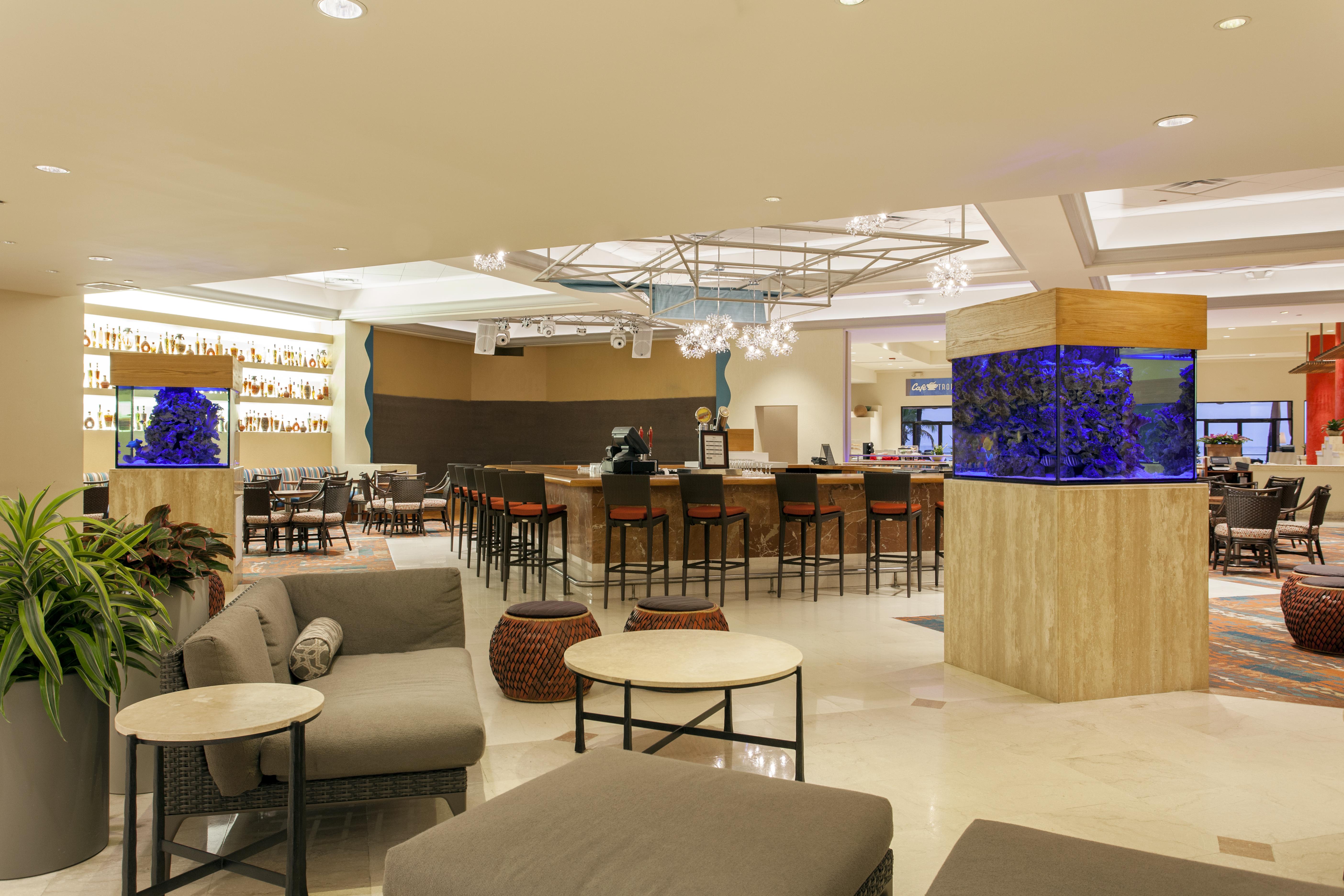 Courtyard By Marriott Isla Verde Beach Resort San Juan Exteriör bild