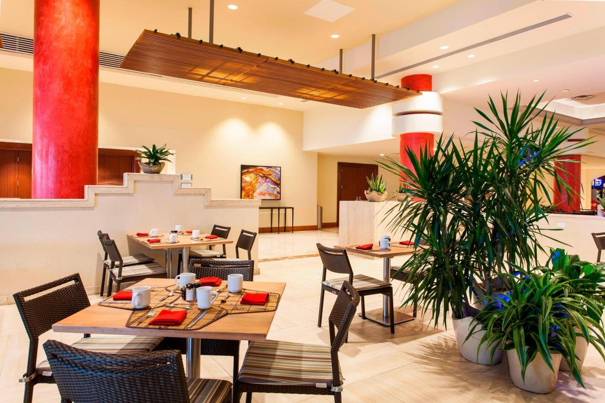 Courtyard By Marriott Isla Verde Beach Resort San Juan Exteriör bild