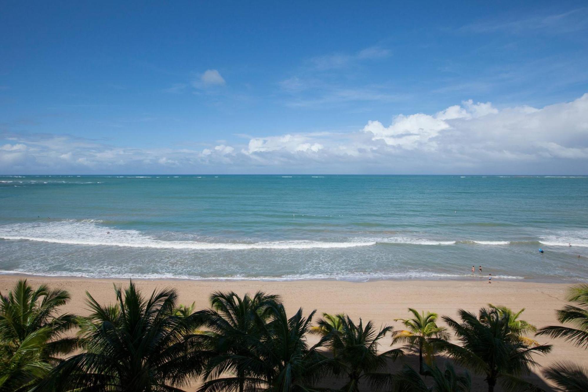 Courtyard By Marriott Isla Verde Beach Resort San Juan Exteriör bild