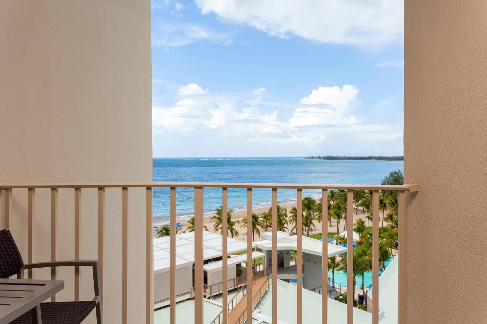 Courtyard By Marriott Isla Verde Beach Resort San Juan Exteriör bild