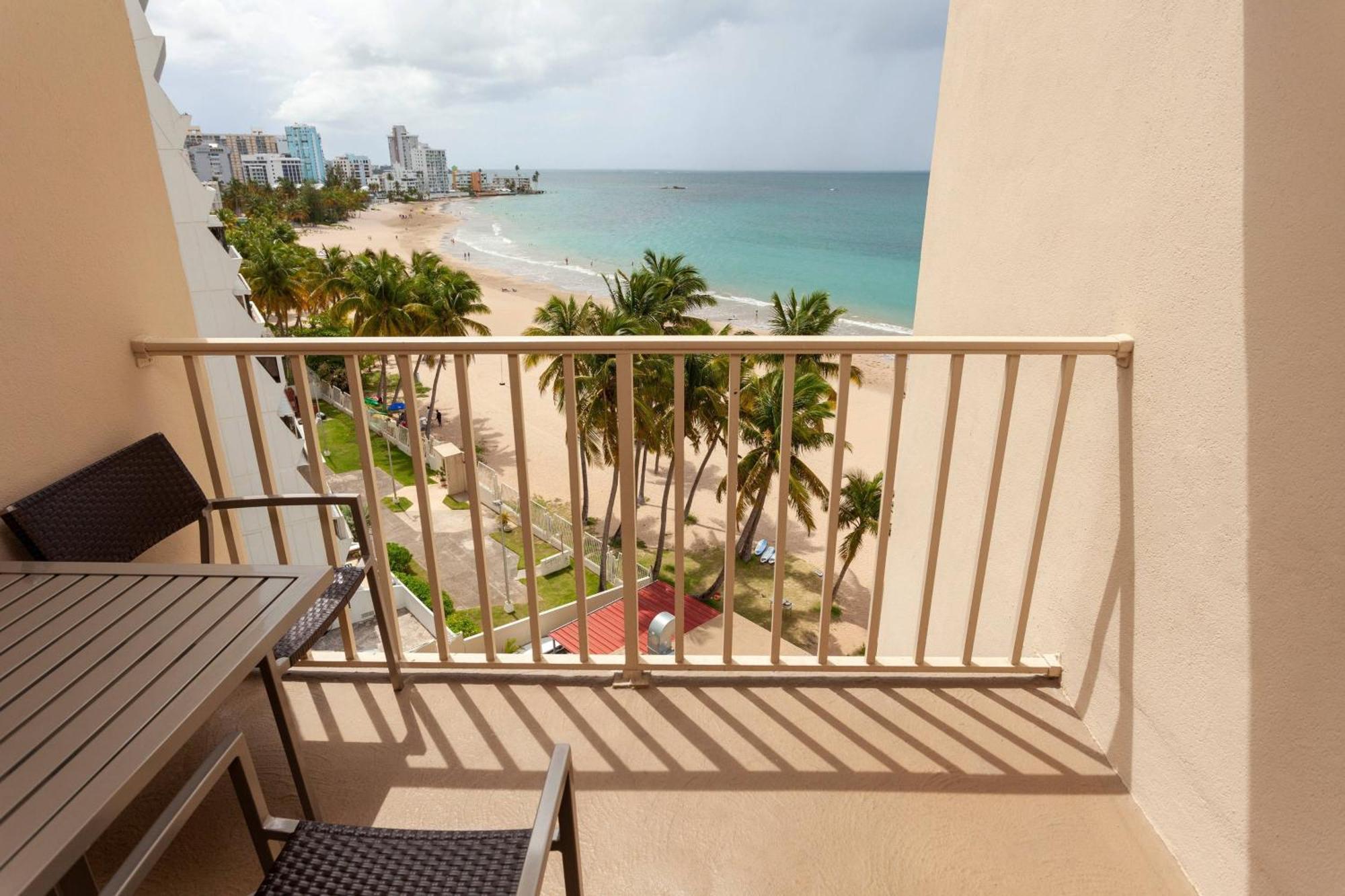 Courtyard By Marriott Isla Verde Beach Resort San Juan Exteriör bild