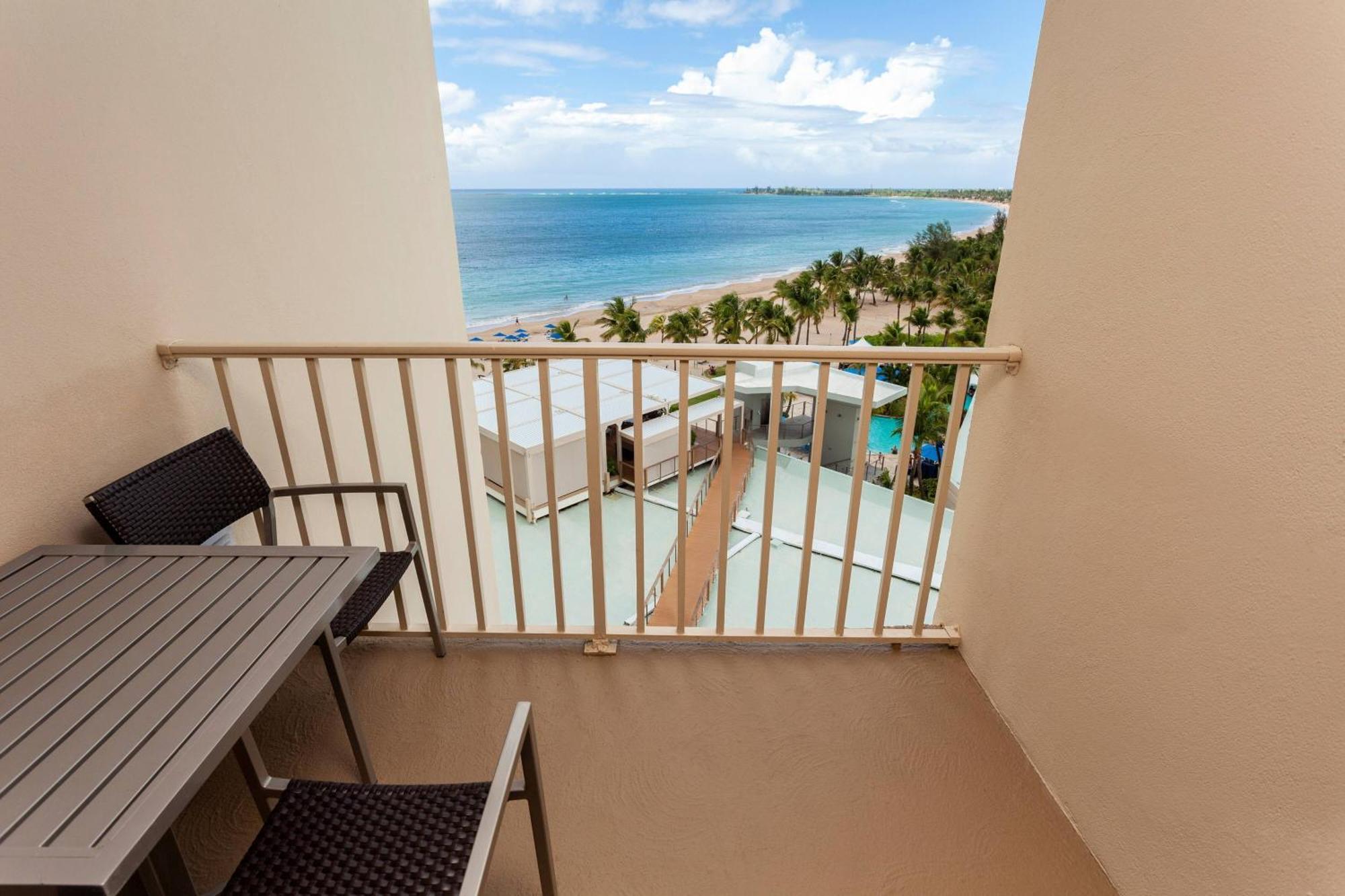 Courtyard By Marriott Isla Verde Beach Resort San Juan Exteriör bild