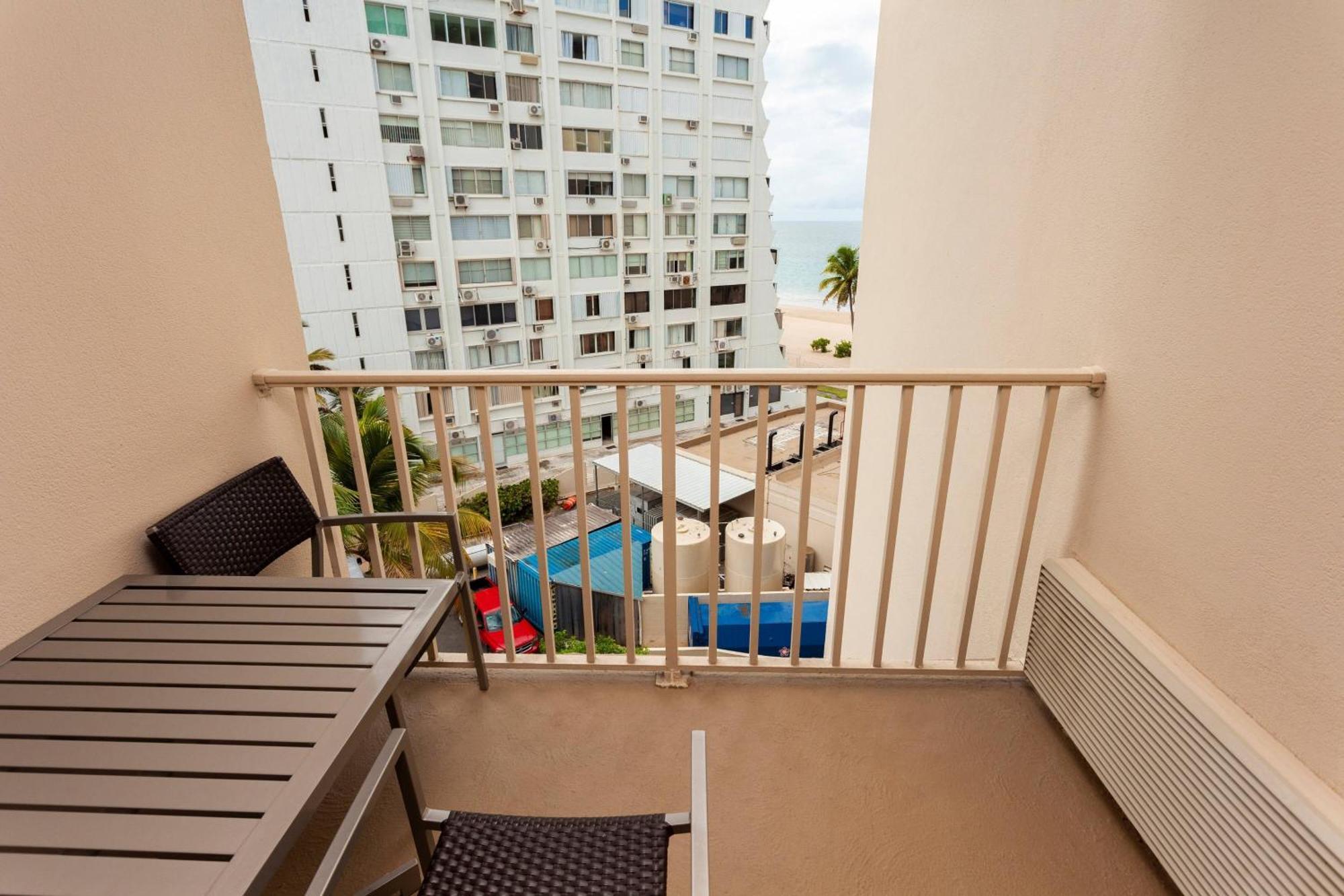 Courtyard By Marriott Isla Verde Beach Resort San Juan Exteriör bild