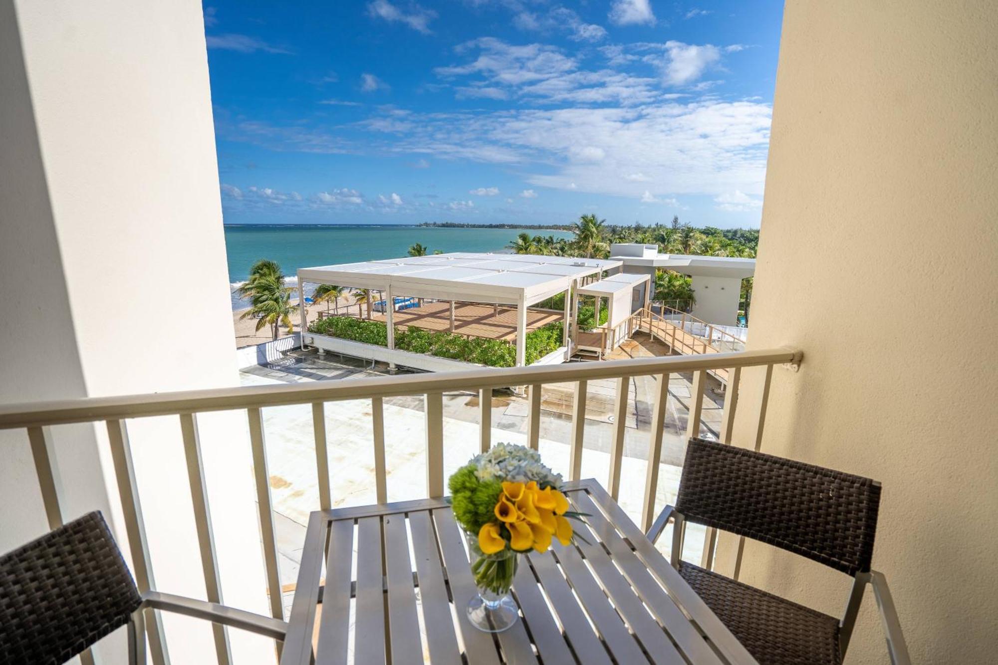 Courtyard By Marriott Isla Verde Beach Resort San Juan Exteriör bild