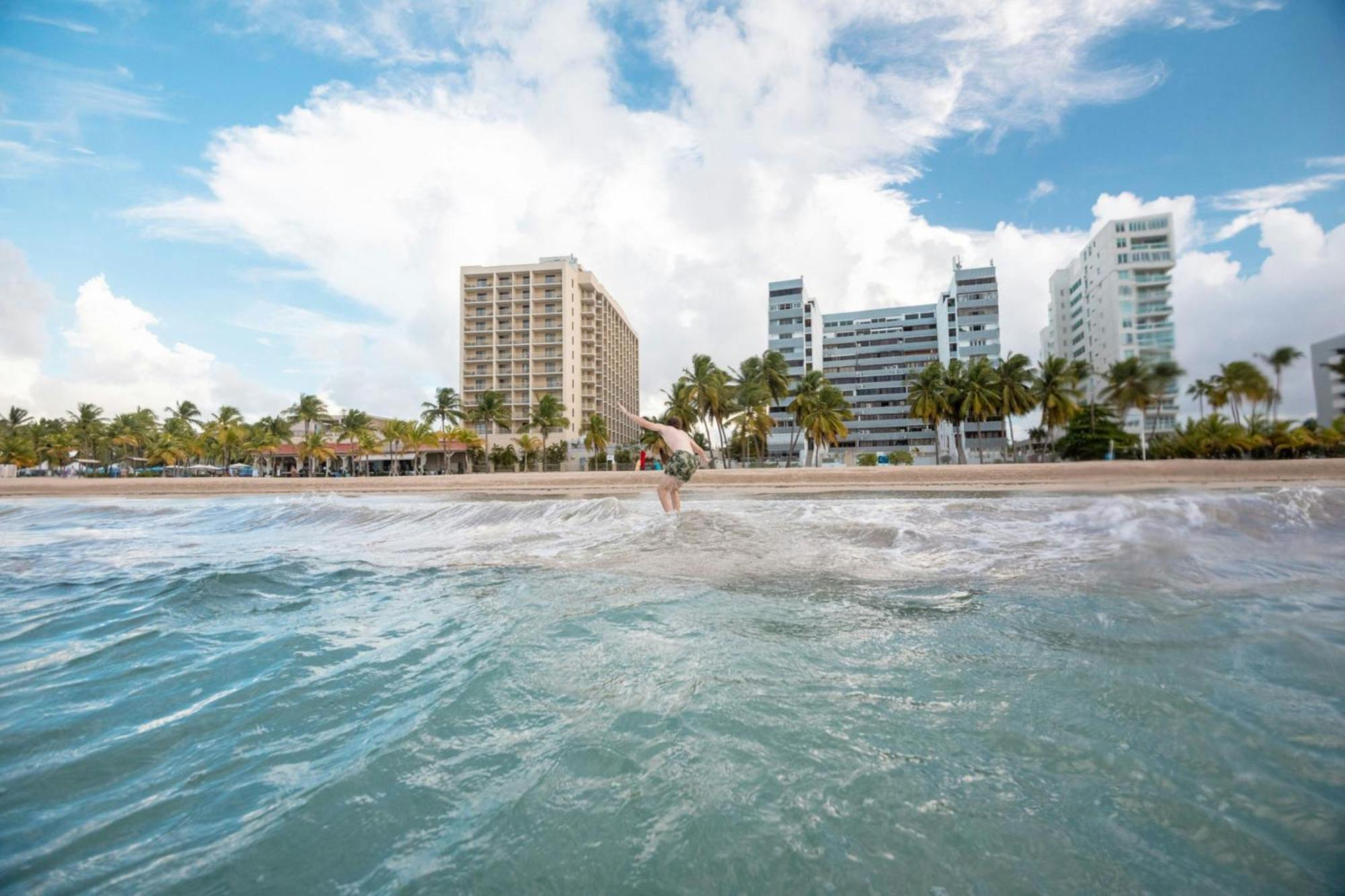 Courtyard By Marriott Isla Verde Beach Resort San Juan Exteriör bild