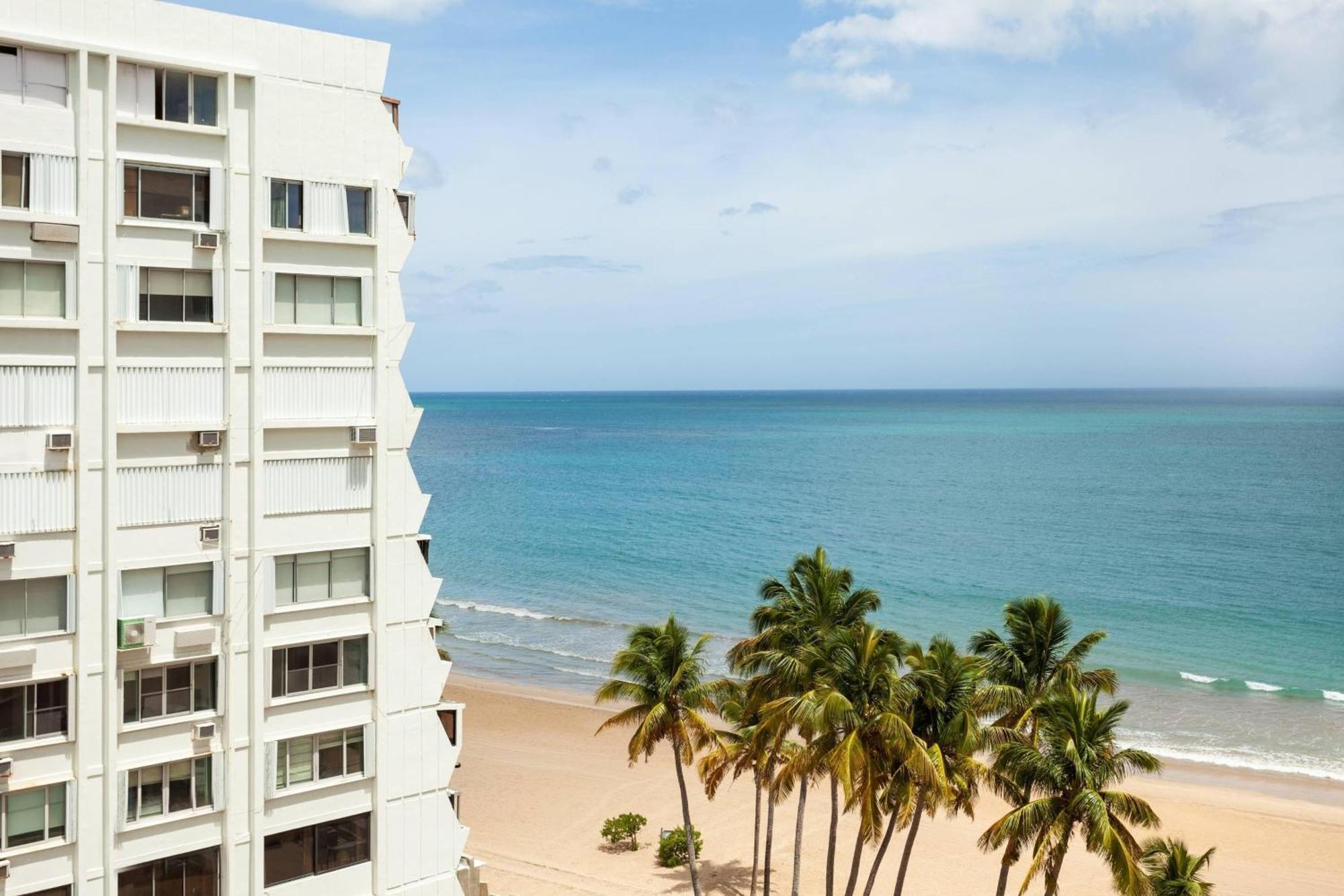 Courtyard By Marriott Isla Verde Beach Resort San Juan Exteriör bild